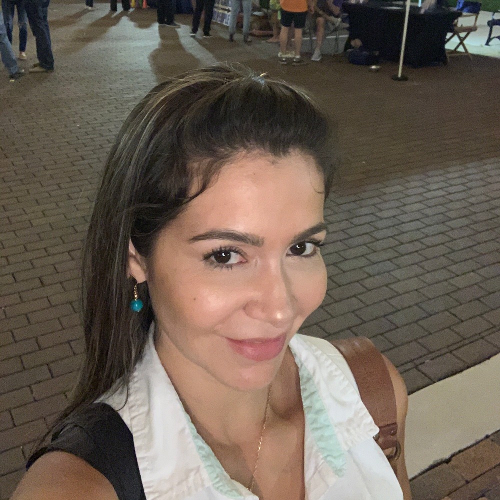 Meet your Posher, Adriana